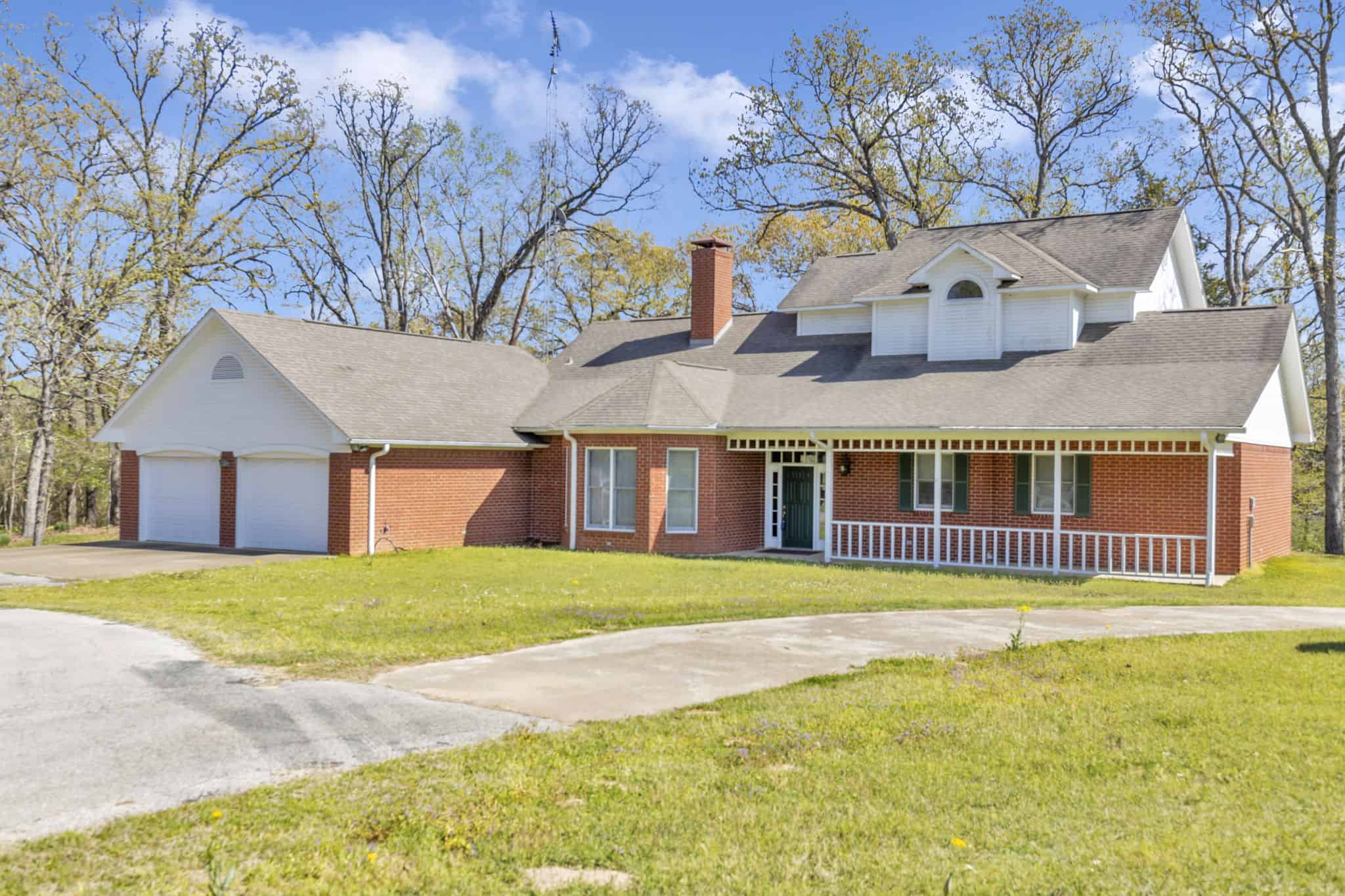 East Texas Hunting & Recreational Farm with Home & Barndo in Lindale, TX