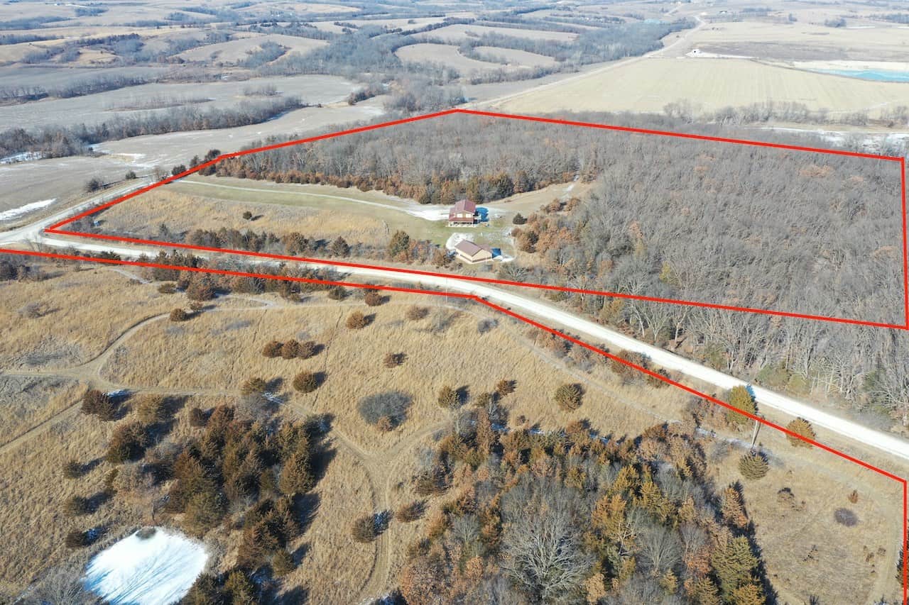 Hunters Paradise!! Stunning 92.4-Acre IA-MO Border House
