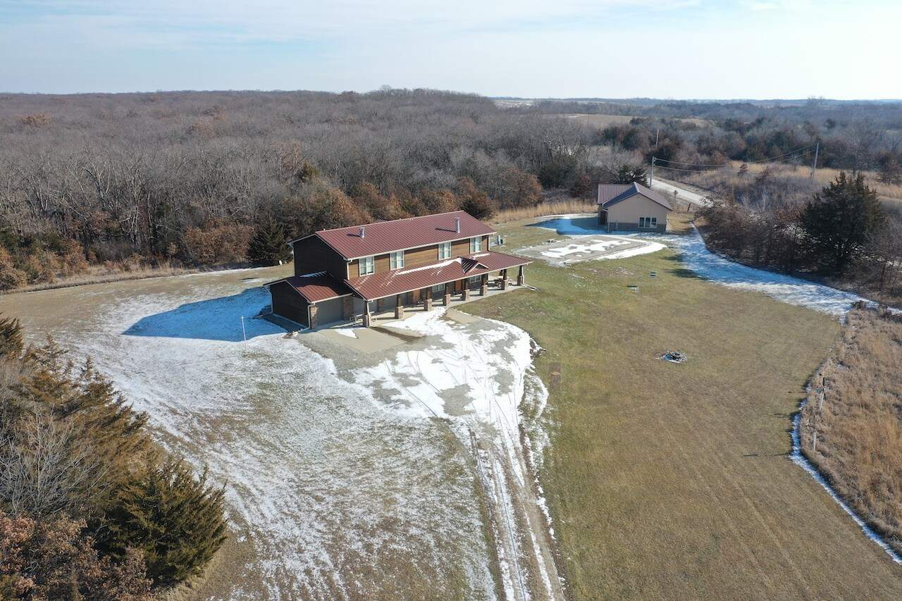 Hunters Paradise!! Stunning 92.4-Acre IA-MO Border House