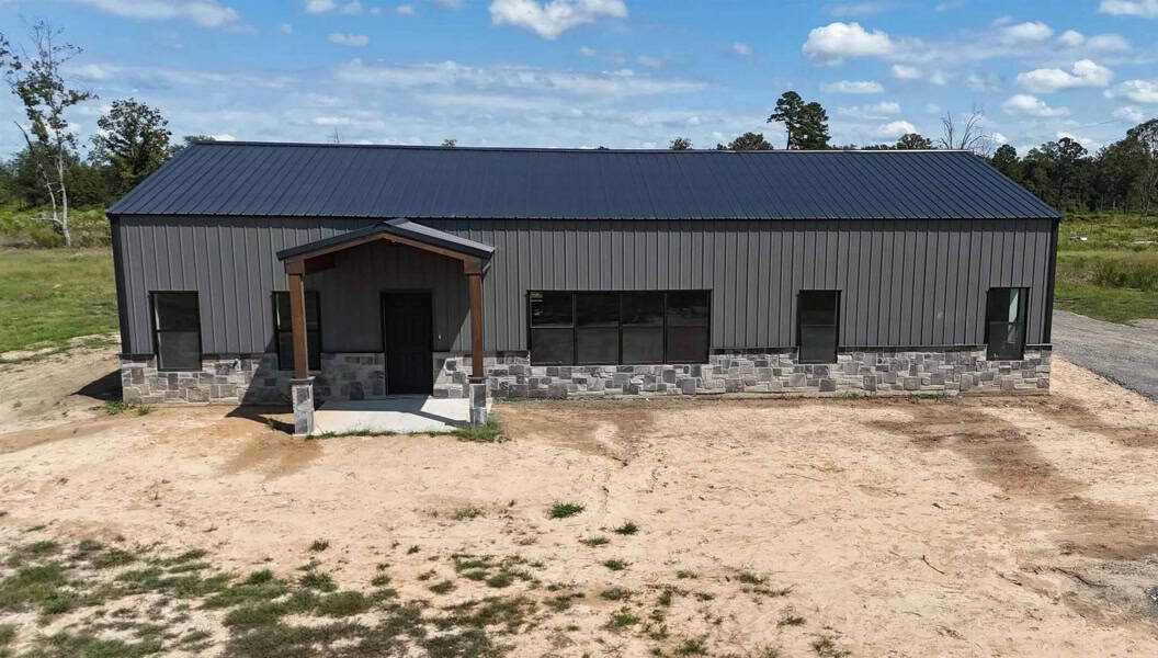 Arkansas Retreat – 100 Acres with New Home, Shop & Private Lake