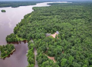 Beautiful Lakefront Home on Lake Arbutus, WI