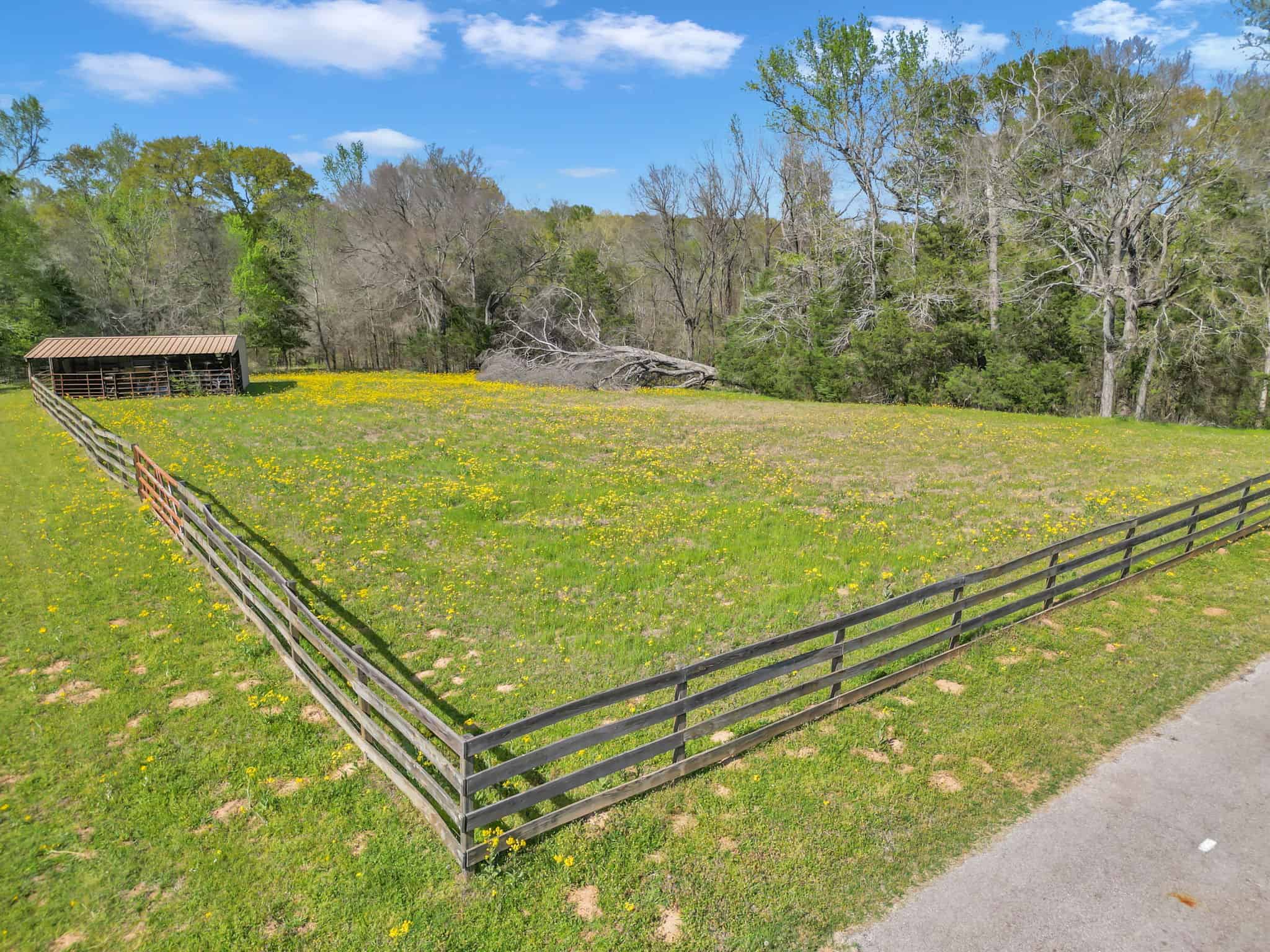 East Texas Hunting & Recreational Farm with Home & Barndo in Lindale, TX