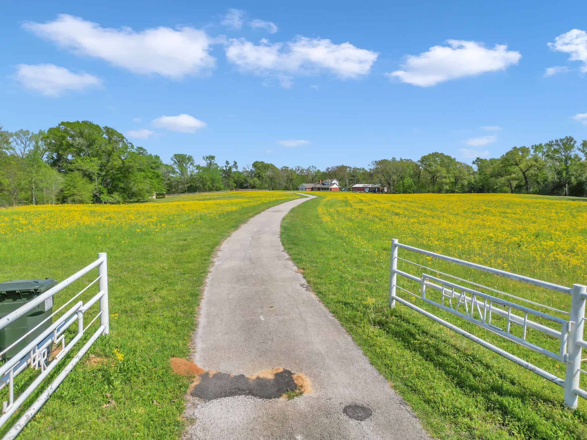 East Texas Hunting & Recreational Farm with Home & Barndo in Lindale, TX
