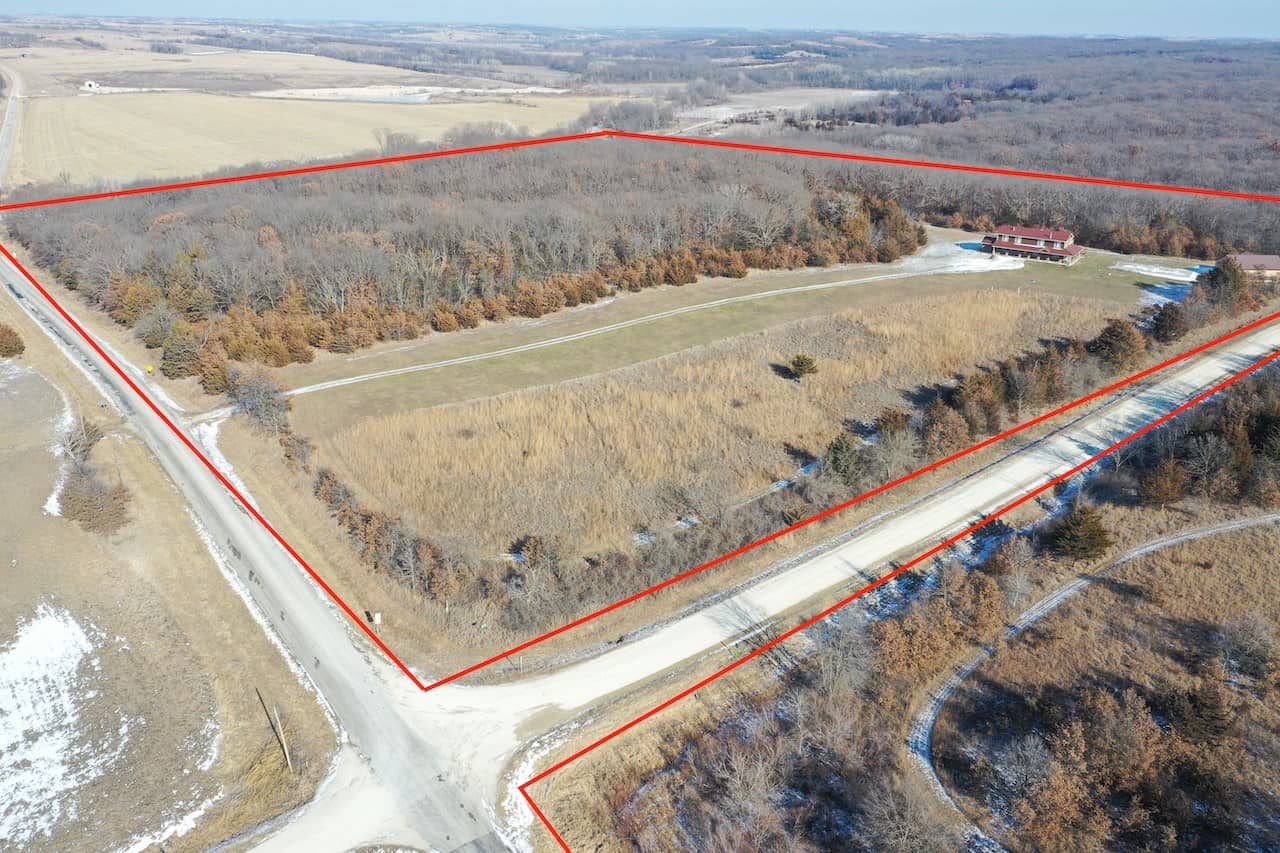 Hunters Paradise!! Stunning 92.4-Acre IA-MO Border House