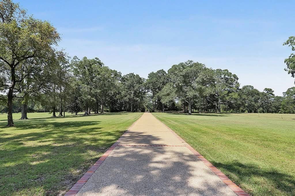 Beautiful Colonial Home on Acreage in East Feliciana Parish