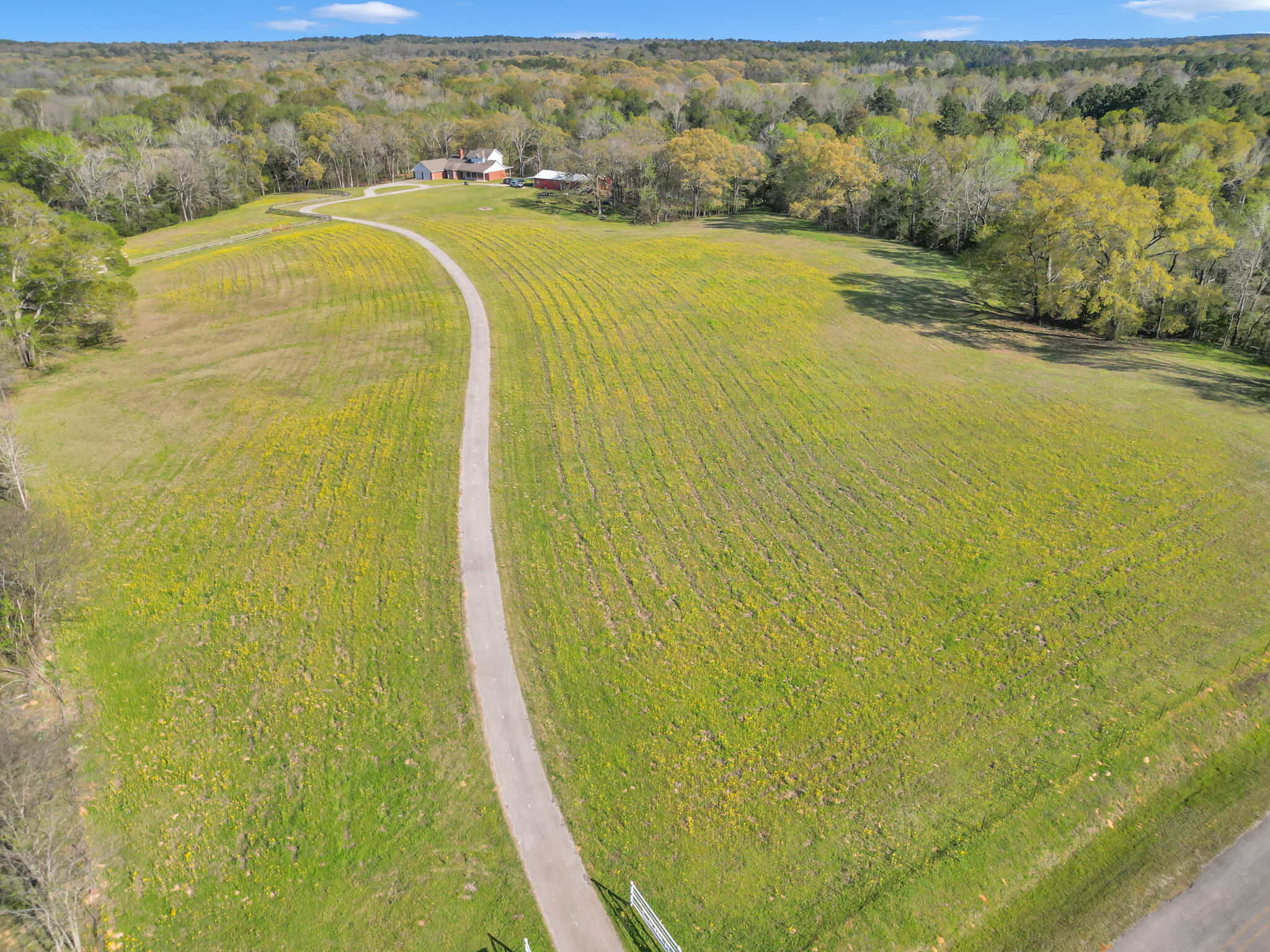 East Texas Hunting & Recreational Farm with Home & Barndo in Lindale, TX