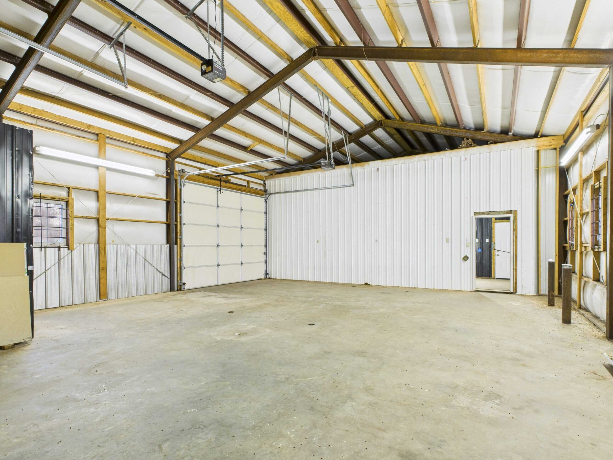 40 Acres Hunting Land and 3 Bed 4 Bath Home in Hollister, MO For Sale
