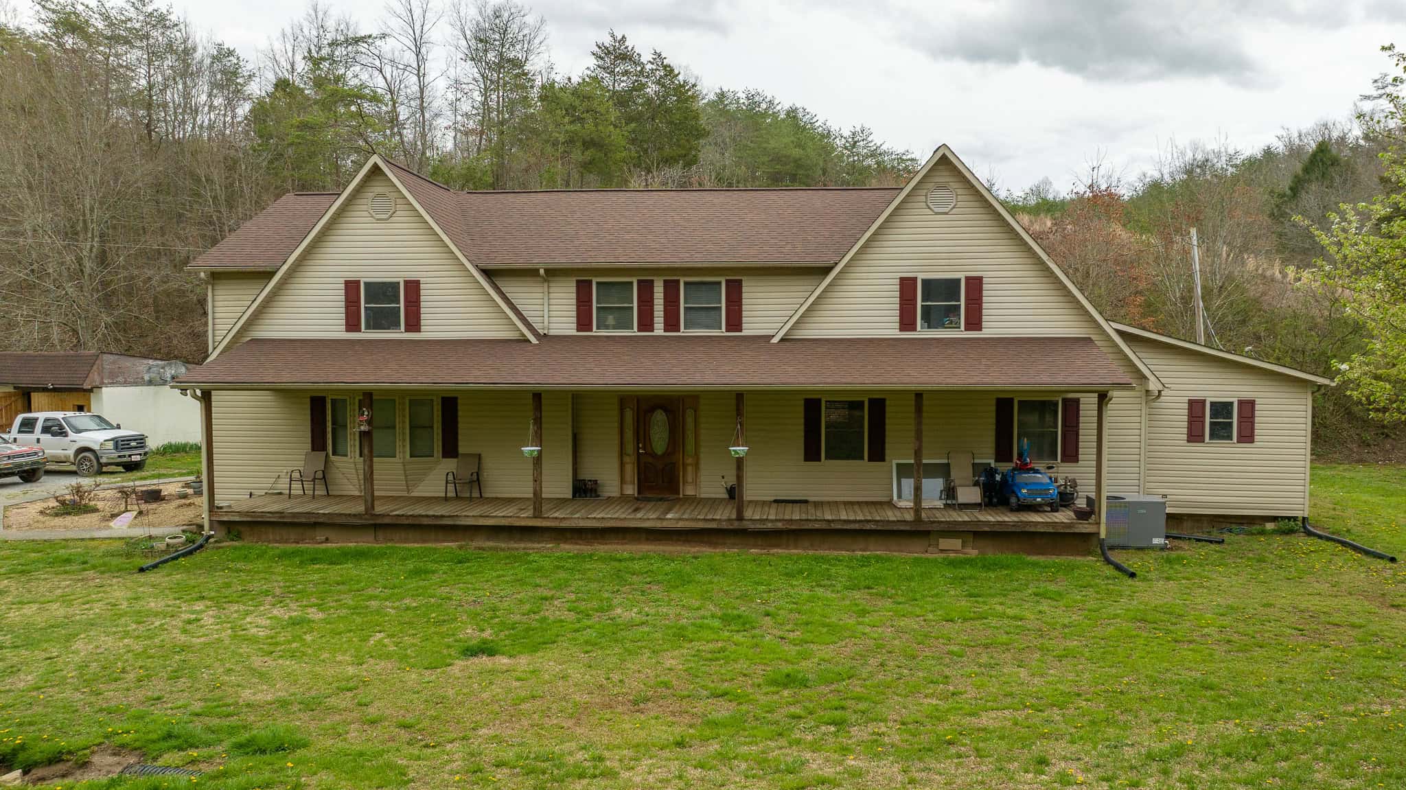 East Tennessee Retreat Hancock County Sneedville Country Home and Acreage for Sale  8651 Tazewell Hwy, Sneedville, Tennessee, 37869