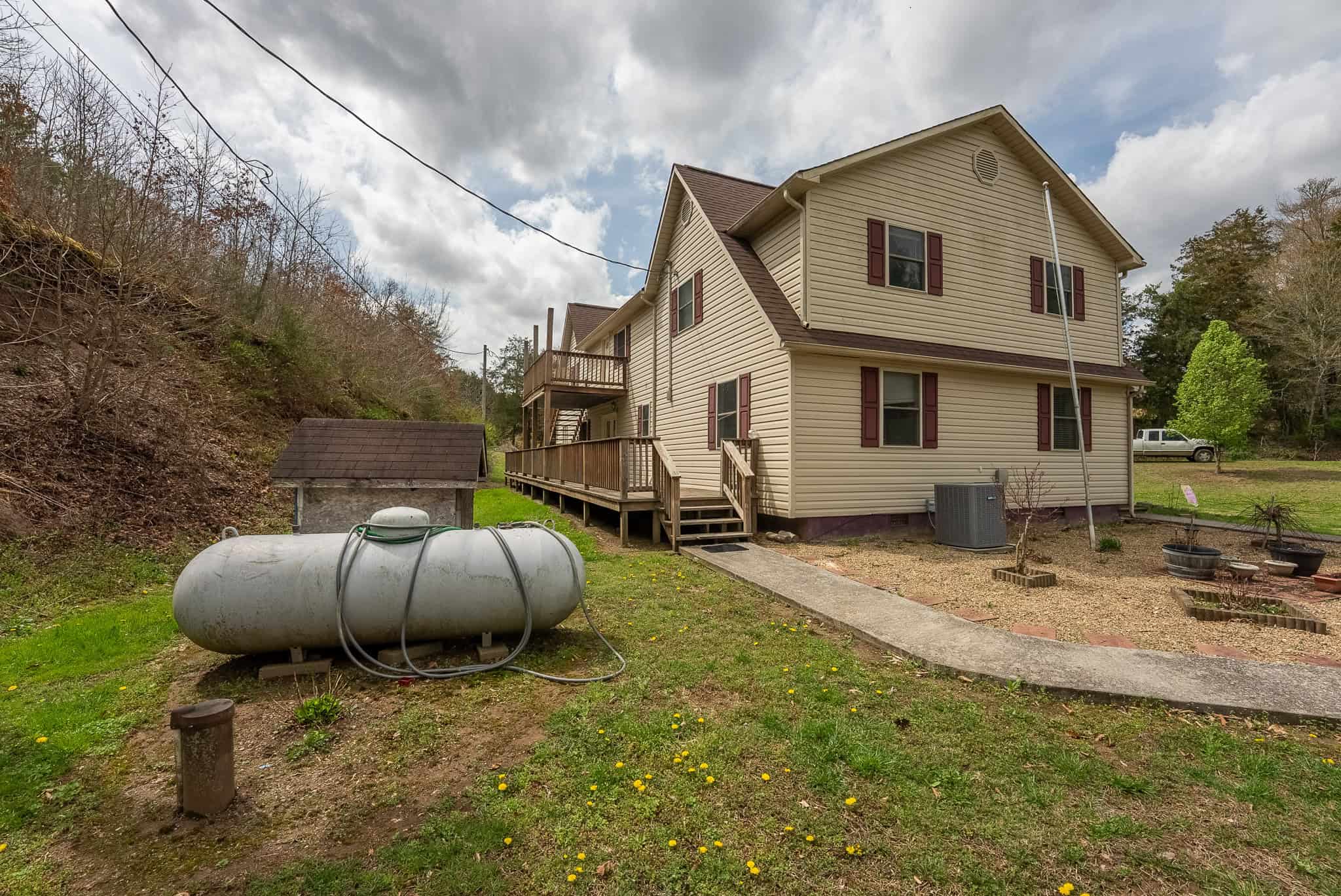 East Tennessee Retreat Hancock County Sneedville Country Home and Acreage for Sale  8651 Tazewell Hwy, Sneedville, Tennessee, 37869