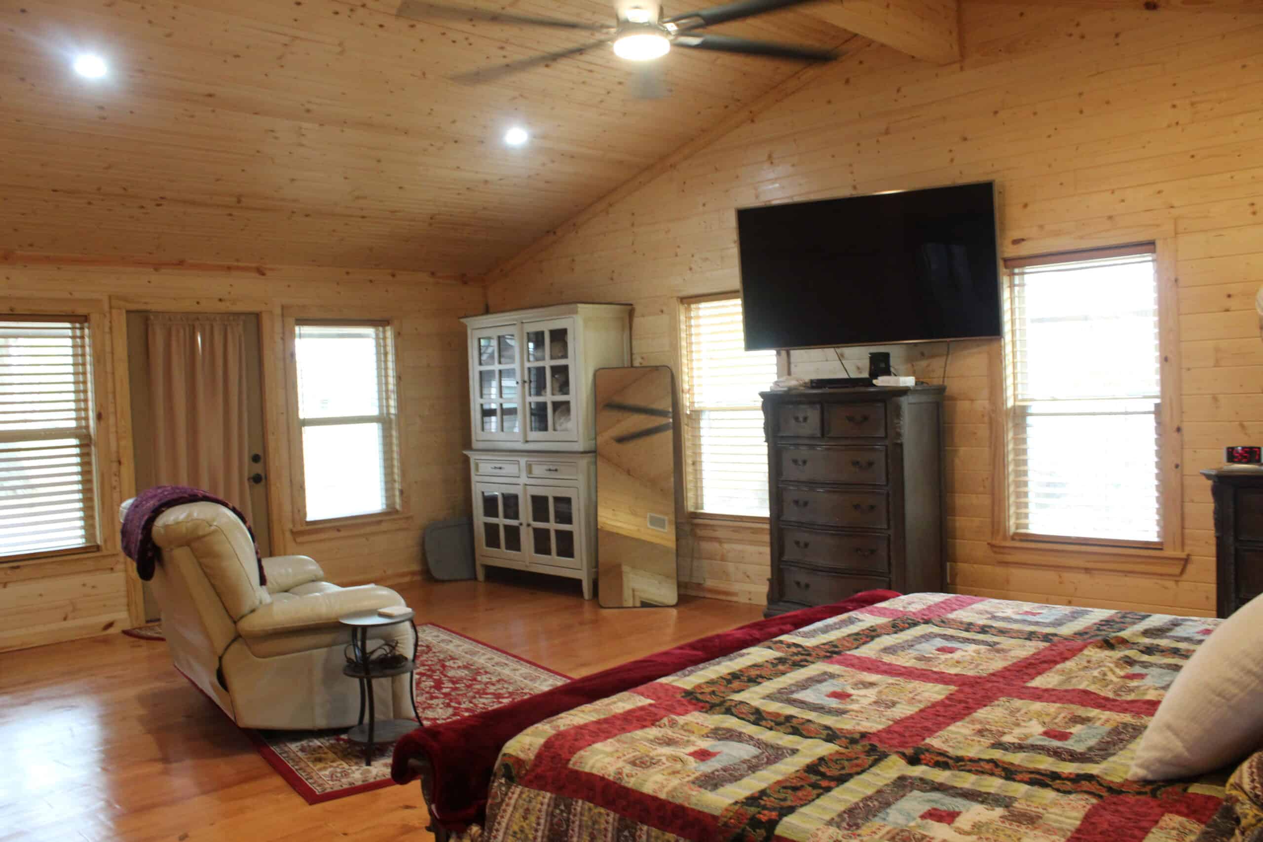 An Outdoorsman’s Paradise 719 Acres with 110 Acre Lake and Custom Built Home Pearl River County Mississippi