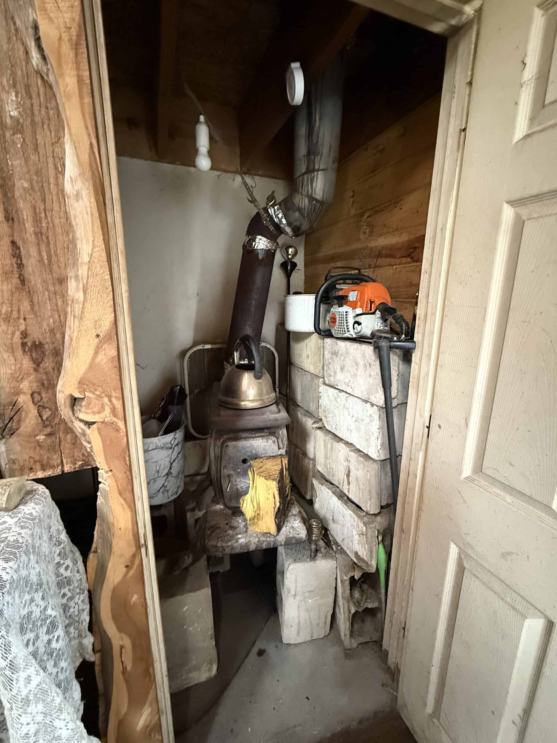 Charming 3-Bedroom Cabin on 10.75 Acres – Decatur City, IA