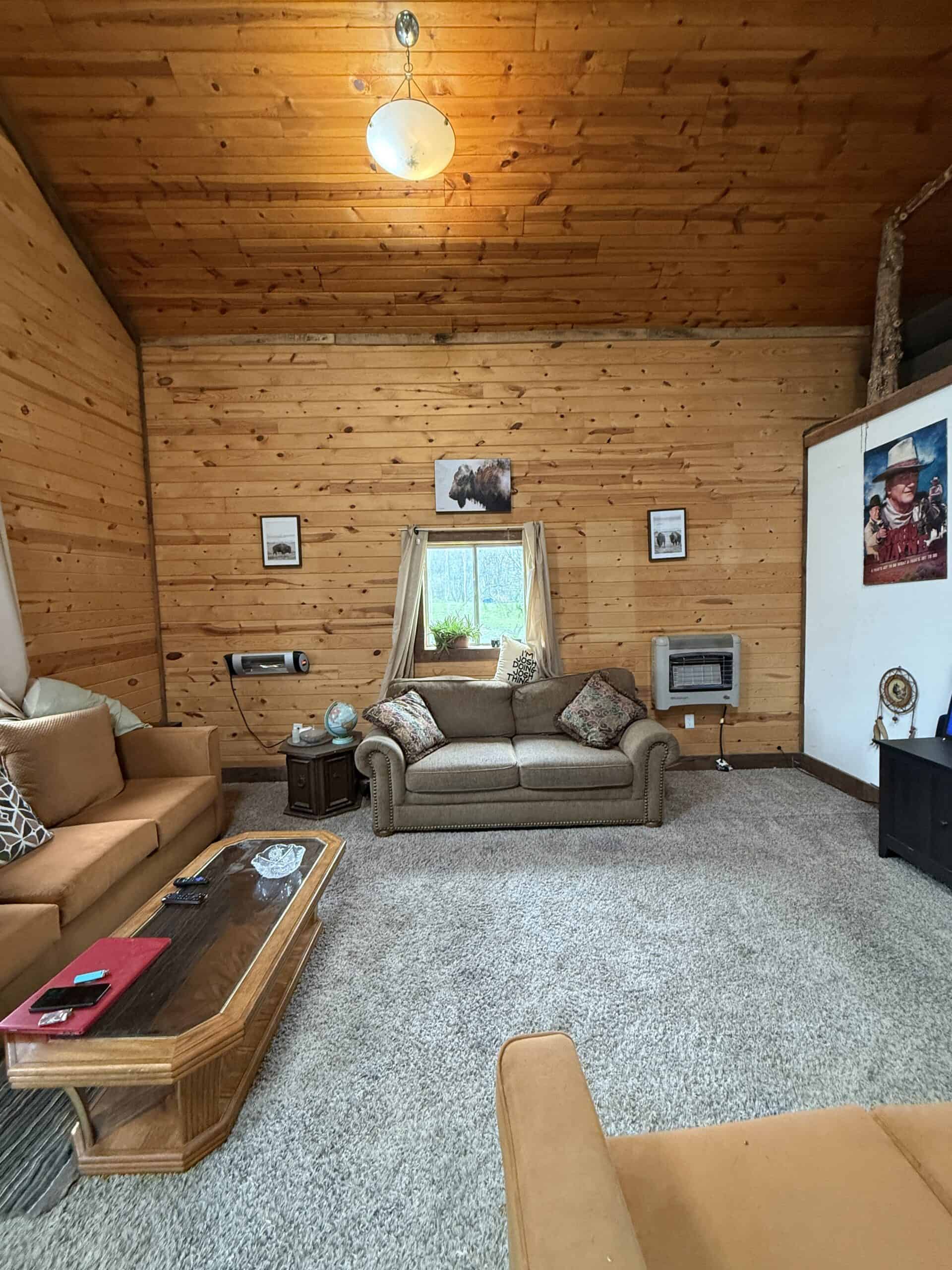Charming 3-Bedroom Cabin on 10.75 Acres – Decatur City, IA