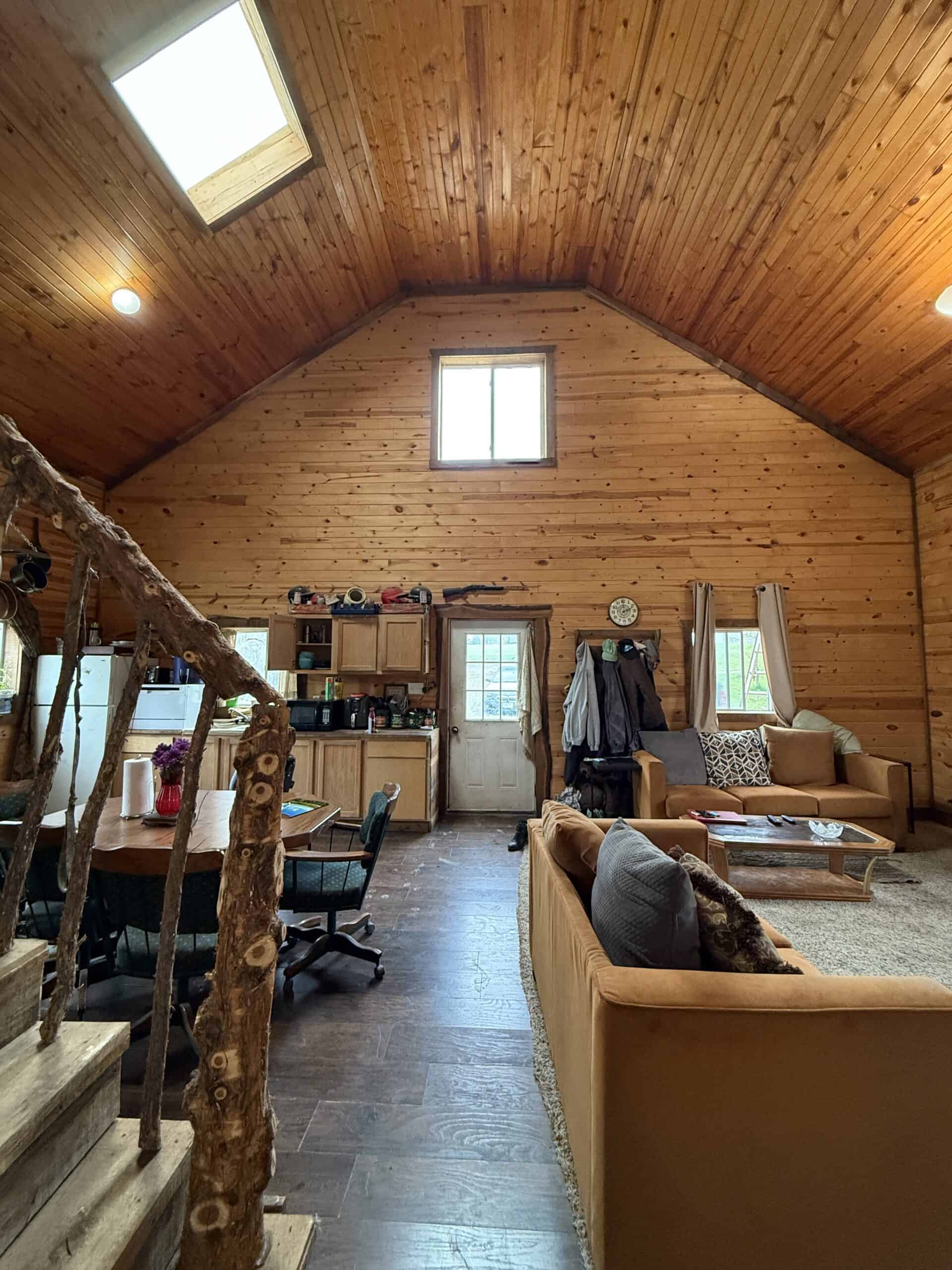 Charming 3-Bedroom Cabin on 10.75 Acres – Decatur City, IA