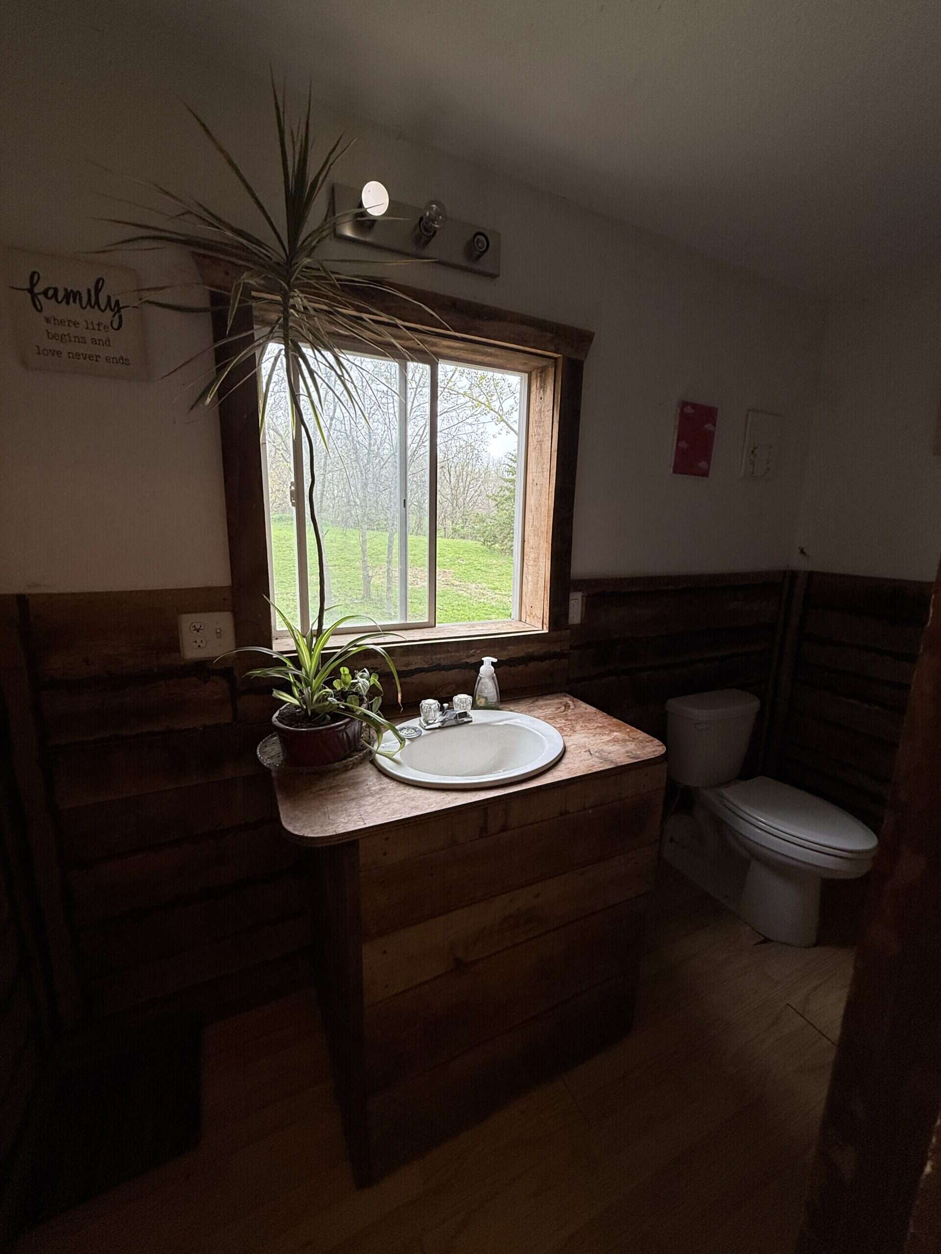 Charming 3-Bedroom Cabin on 10.75 Acres – Decatur City, IA