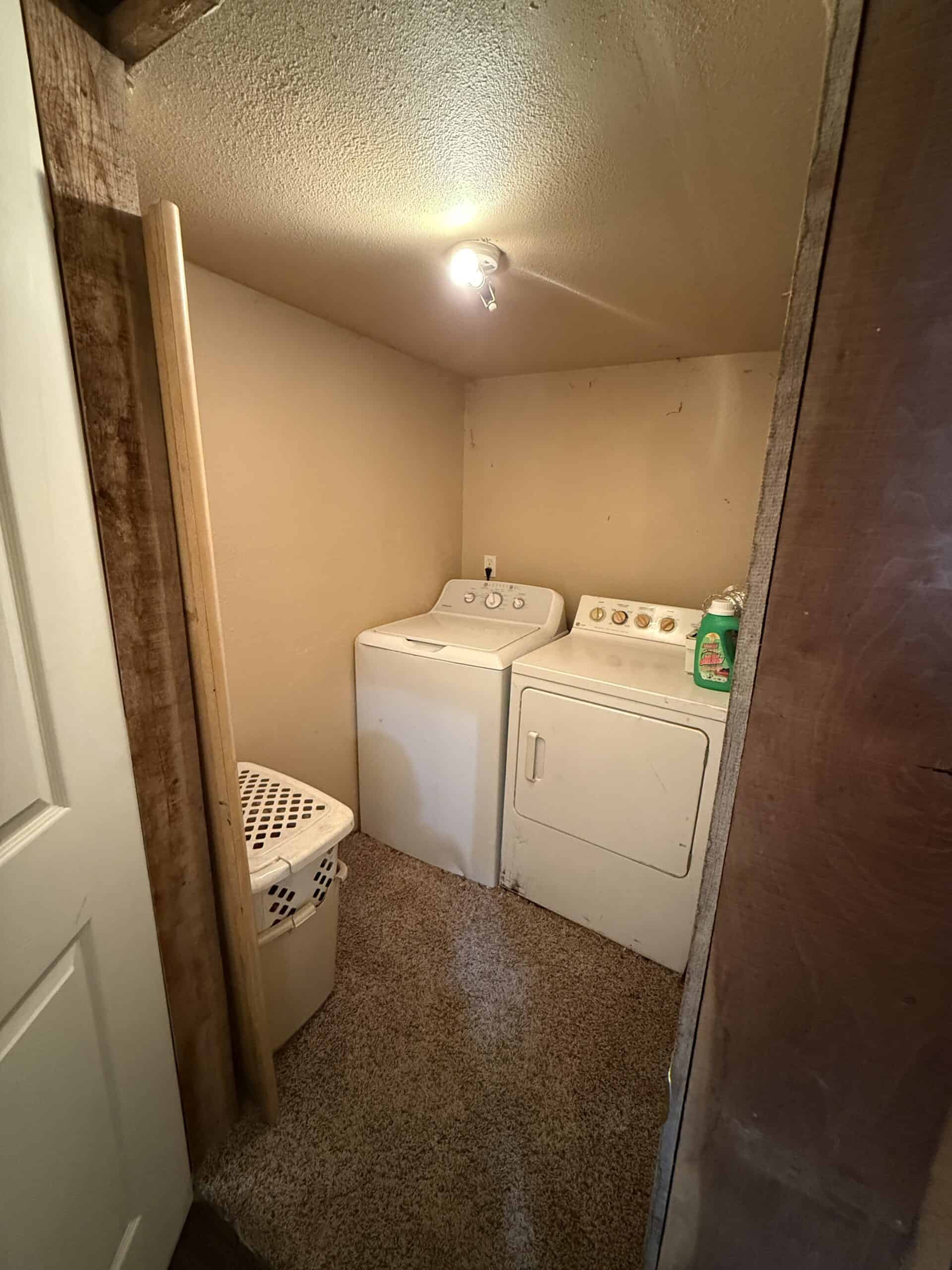 Charming 3-Bedroom Cabin on 10.75 Acres – Decatur City, IA