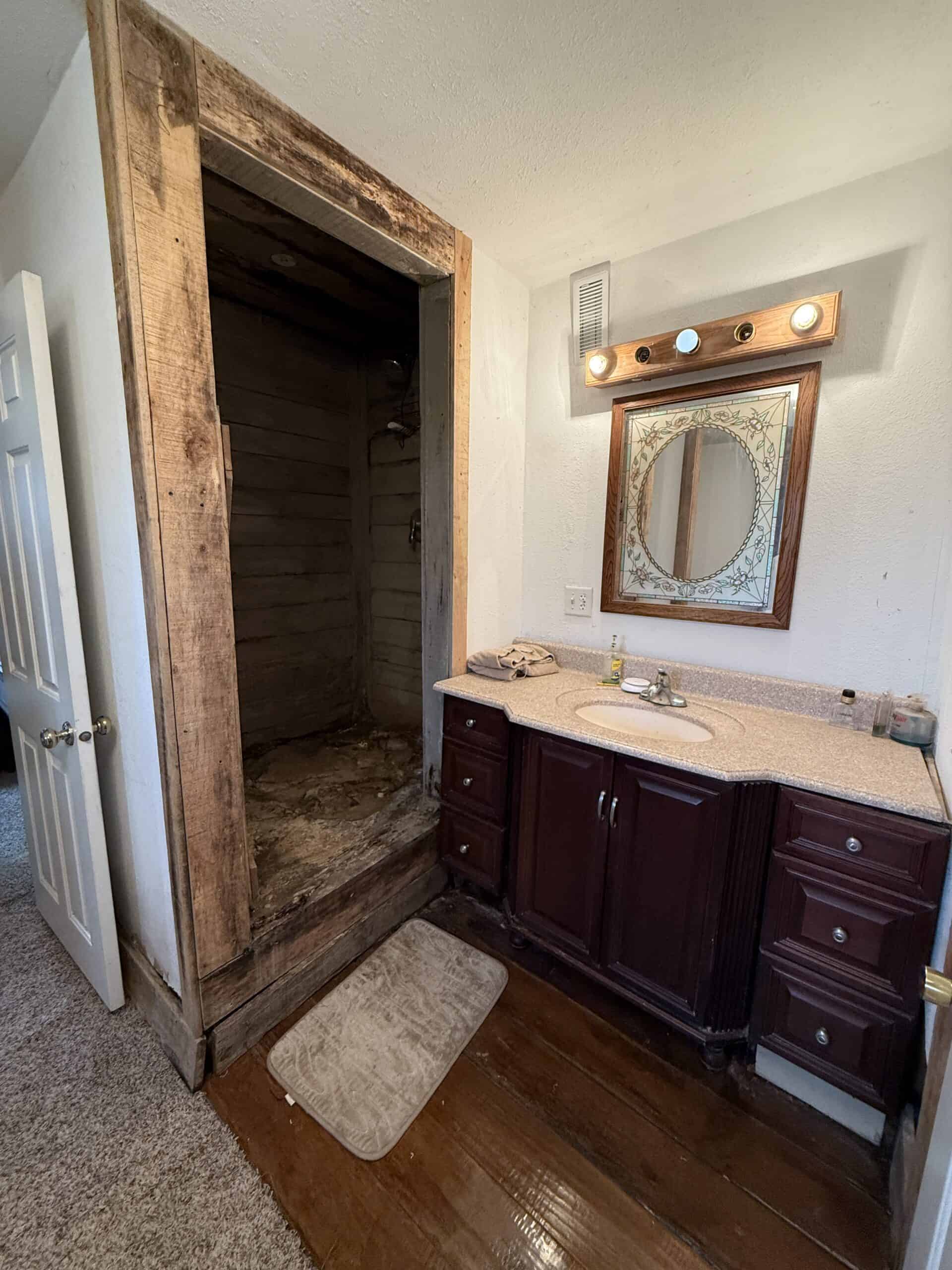 Charming 3-Bedroom Cabin on 10.75 Acres – Decatur City, IA