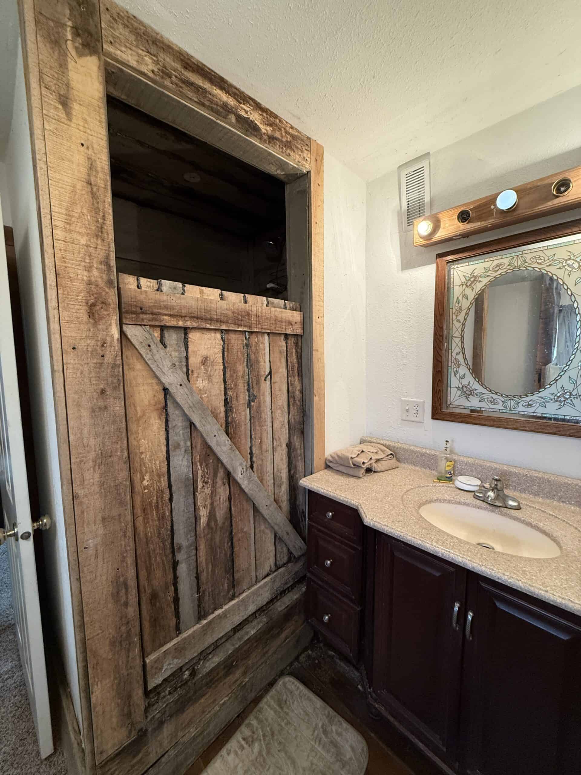 Charming 3-Bedroom Cabin on 10.75 Acres – Decatur City, IA
