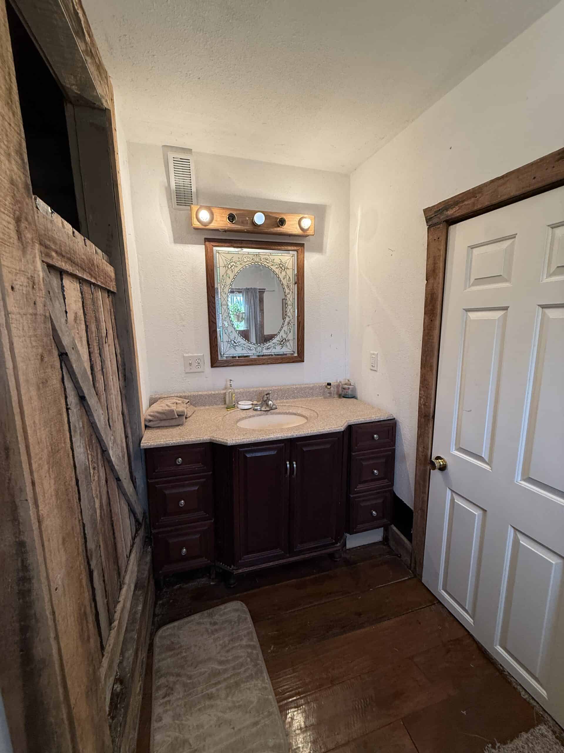 Charming 3-Bedroom Cabin on 10.75 Acres – Decatur City, IA