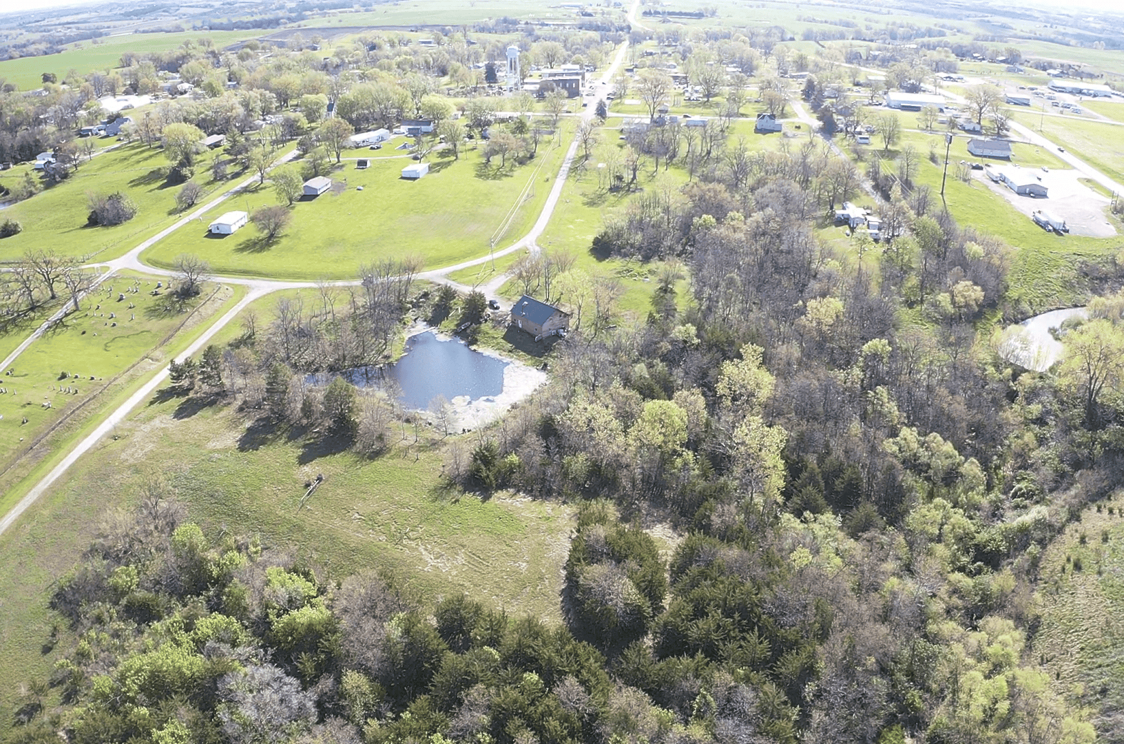 Charming 3-Bedroom Cabin on 10.75 Acres – Decatur City, IA