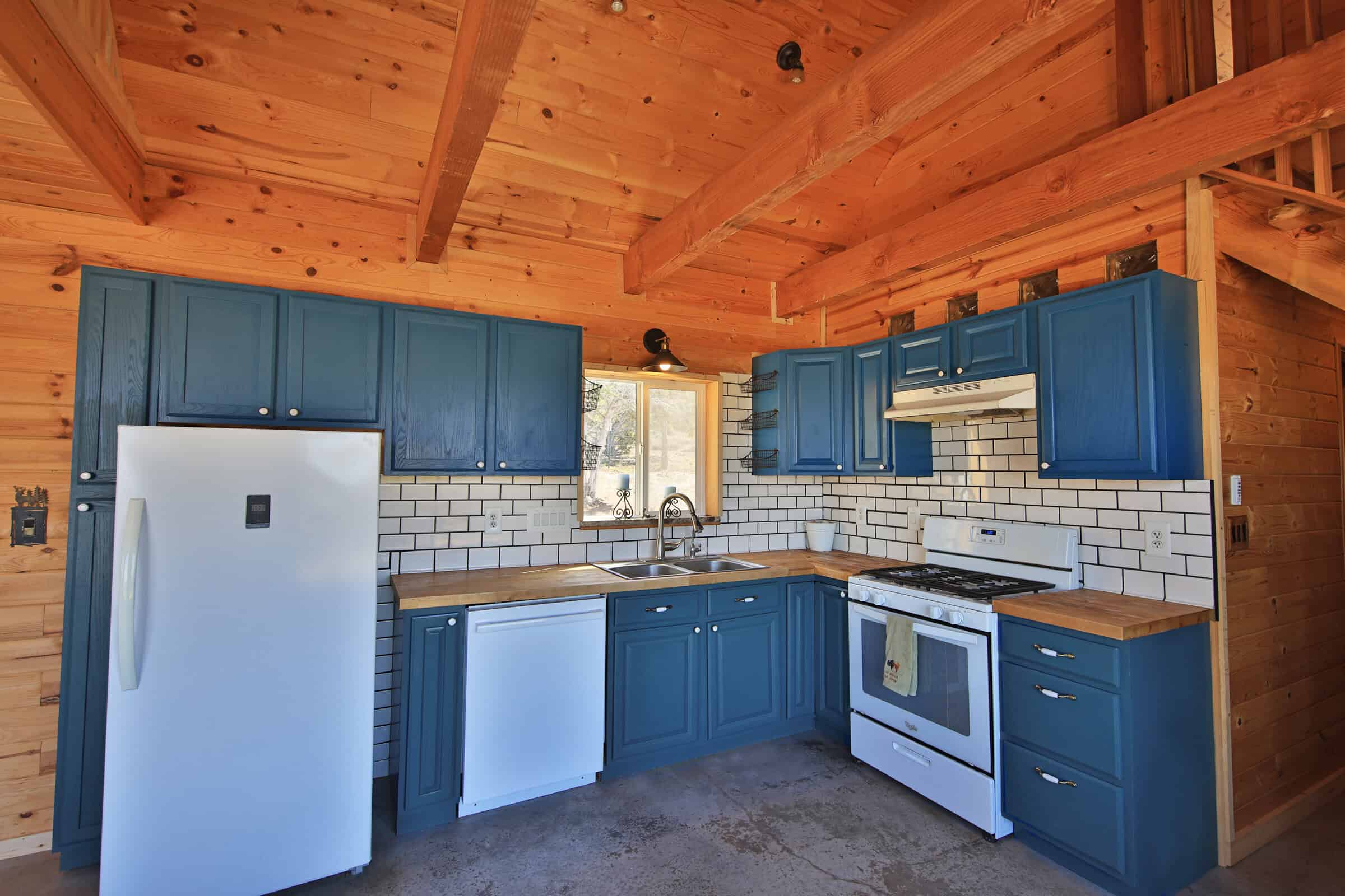 Home, Shop, Acreage with Ponds For Sale in Mesa County