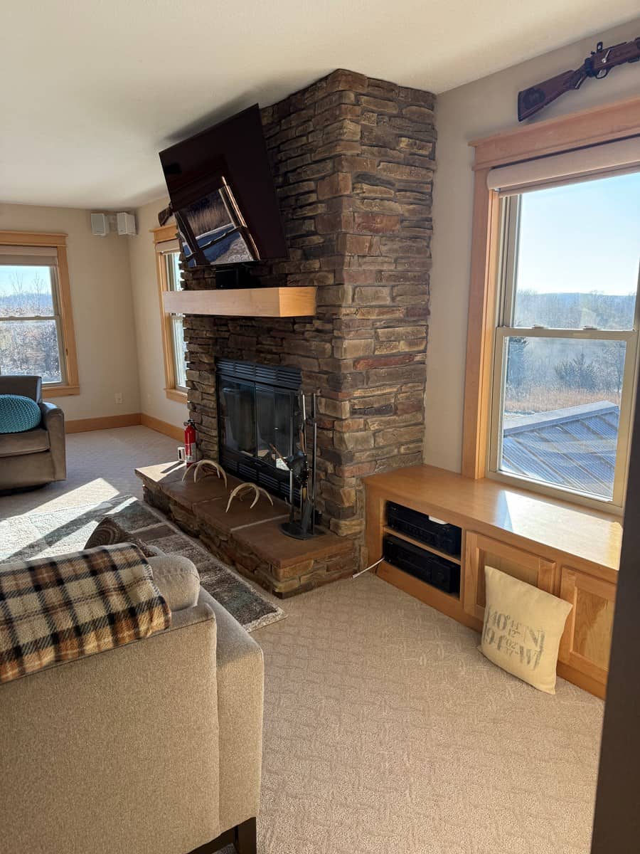 Hunters Paradise!! Stunning 92.4-Acre IA-MO Border House