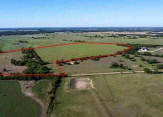 51.01 Acres for Sale in Gatesville, TX – Gated Entrance, Pond, and Stunning Views