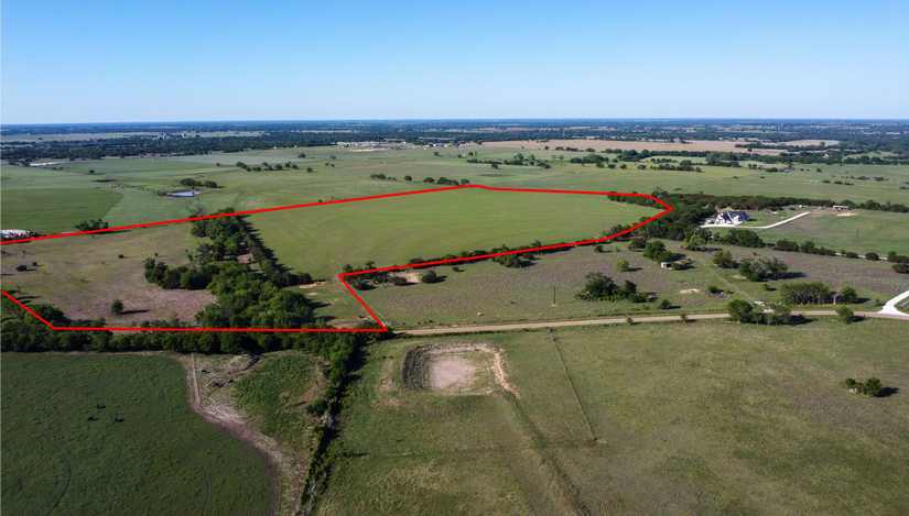 51.01 Acres for Sale in Gatesville, TX – Gated Entrance, Pond, and Stunning Views