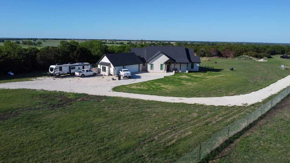 Stunning Country Estate on 70.78 Acres – Perfect for Ranching, Horses, and Serene Country Living