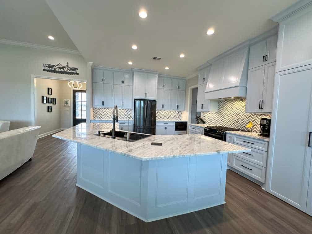 Stunning Country Estate on 70.78 Acres – Perfect for Ranching, Horses, and Serene Country Living