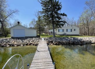 MN Lakefront Cabin and Land Auction