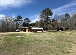 Hunting Property with Home and Shop for Sale in Mountain View, MO
