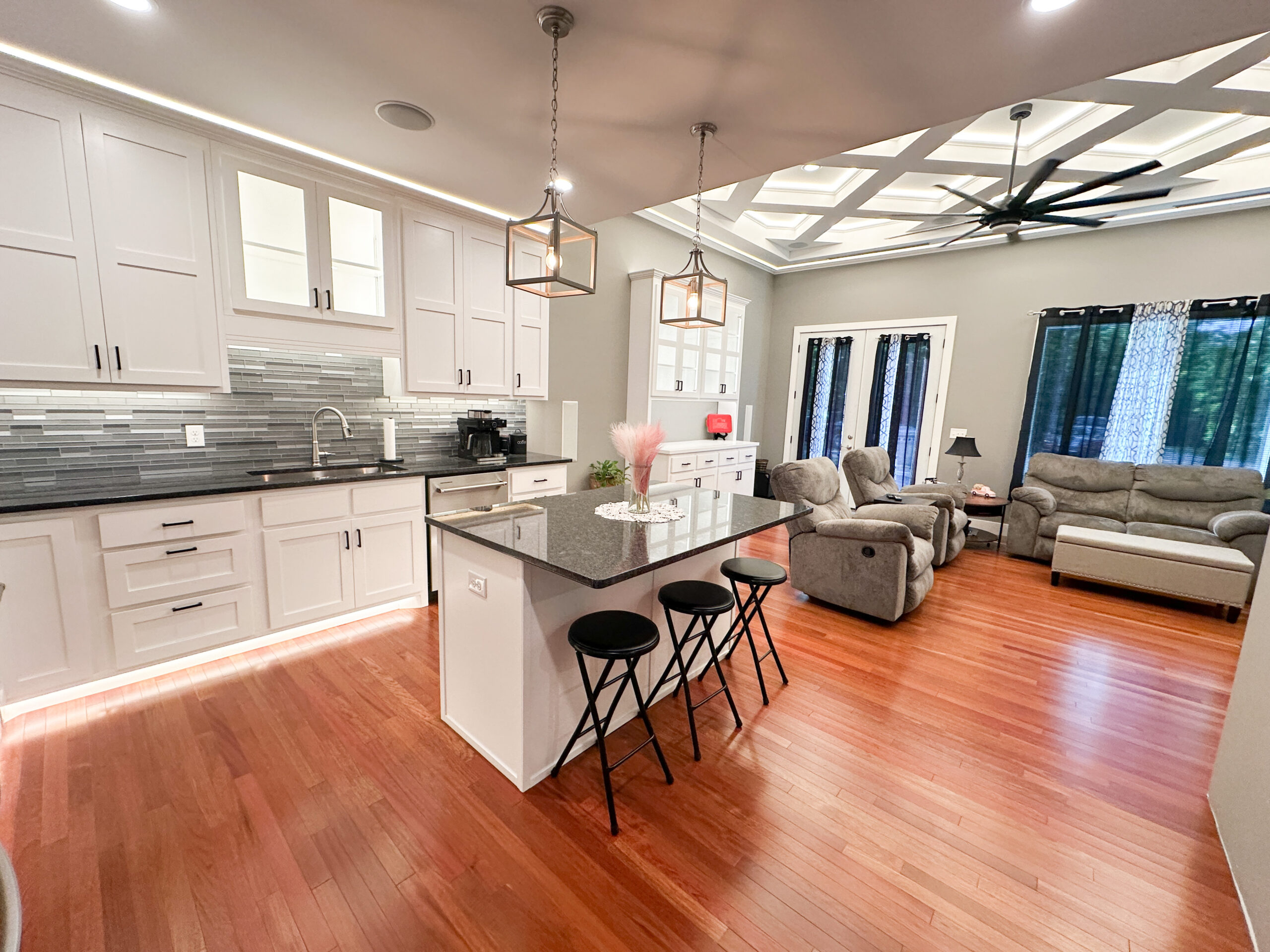 Home with Acreage for Sale in Salem, MO