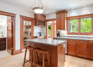 Country Home 100 Acres 1/4 Mile of Trout Stream In the Driftless Region