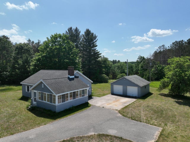 Farmhouse on 36 Acres with Pond, Woods & Wildlife – Cadillac, MI