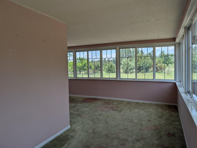 Farmhouse on 36 Acres with Pond, Woods & Wildlife – Cadillac, MI