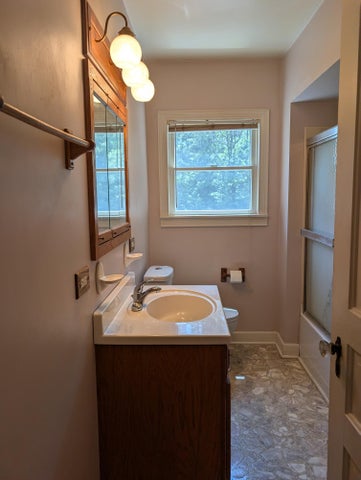 Farmhouse on 36 Acres with Pond, Woods & Wildlife – Cadillac, MI