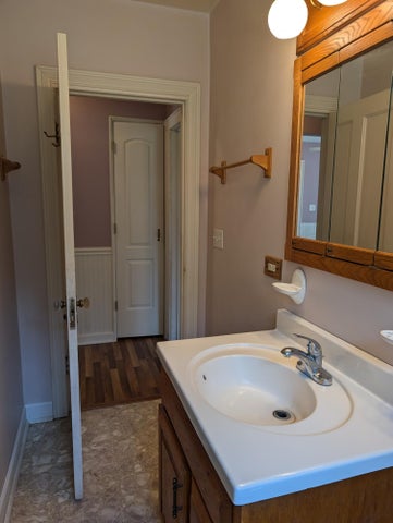 Farmhouse on 36 Acres with Pond, Woods & Wildlife – Cadillac, MI