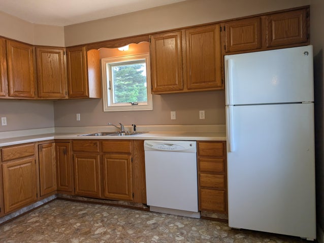 Farmhouse on 36 Acres with Pond, Woods & Wildlife – Cadillac, MI