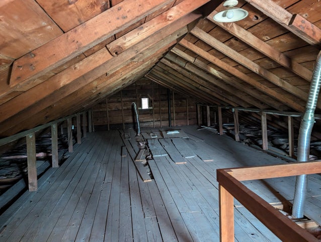 Farmhouse on 36 Acres with Pond, Woods & Wildlife – Cadillac, MI