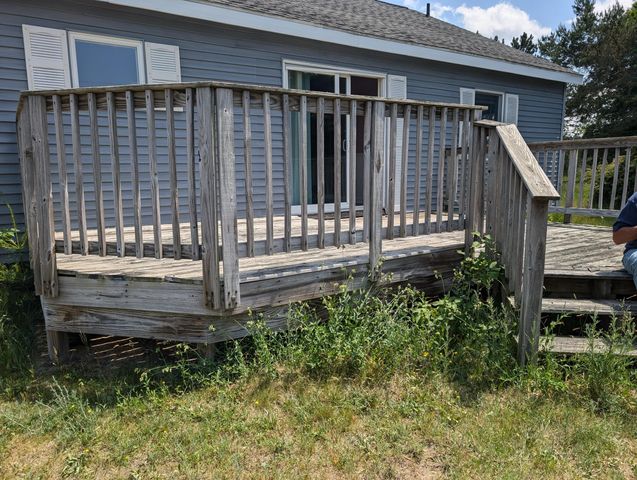 Farmhouse on 36 Acres with Pond, Woods & Wildlife – Cadillac, MI