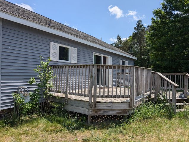Farmhouse on 36 Acres with Pond, Woods & Wildlife – Cadillac, MI