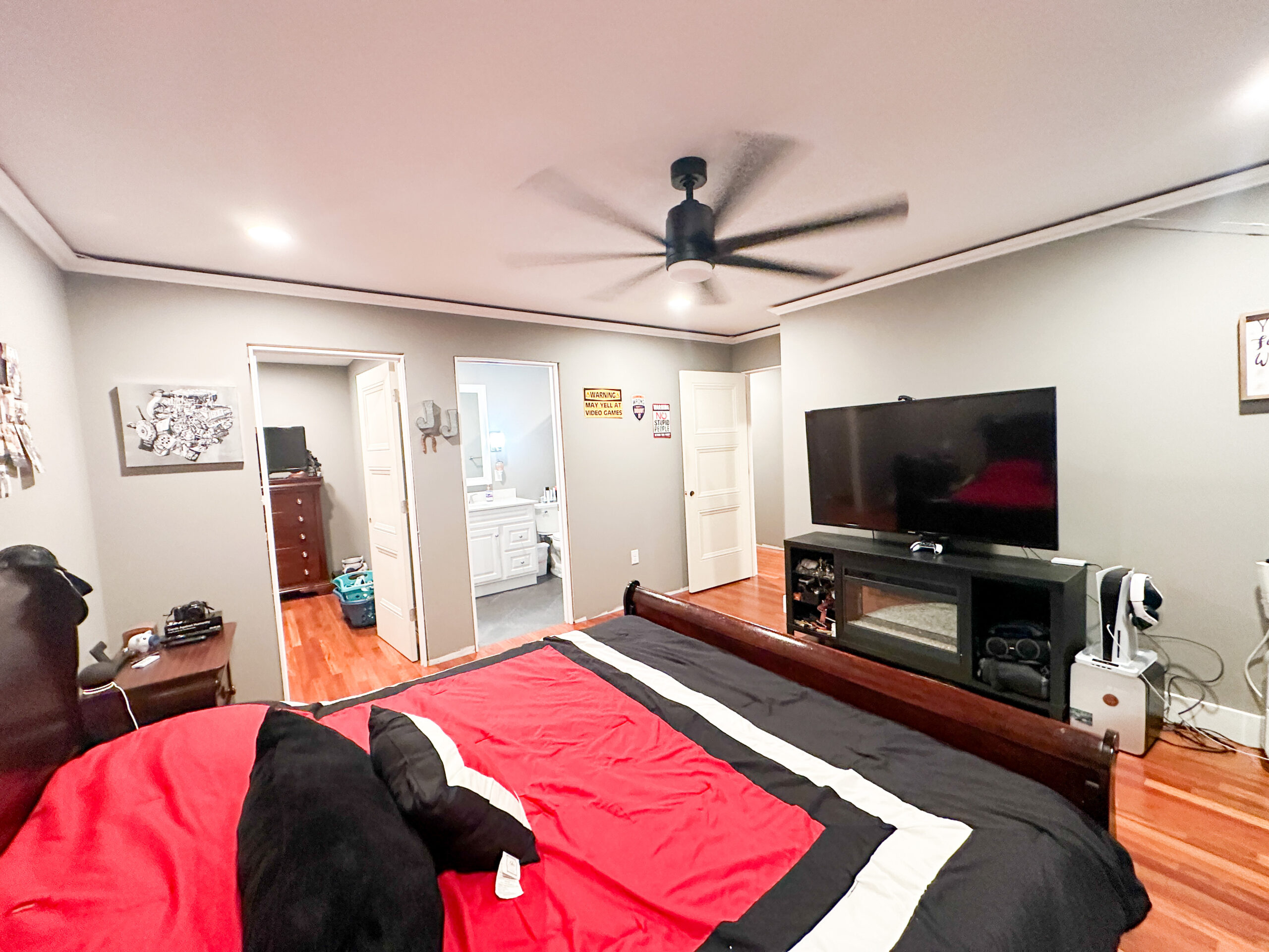 Home with Acreage for Sale in Salem, MO