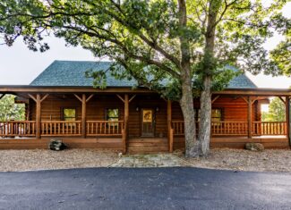 Log Cabin Paradise Near Stockton Lake