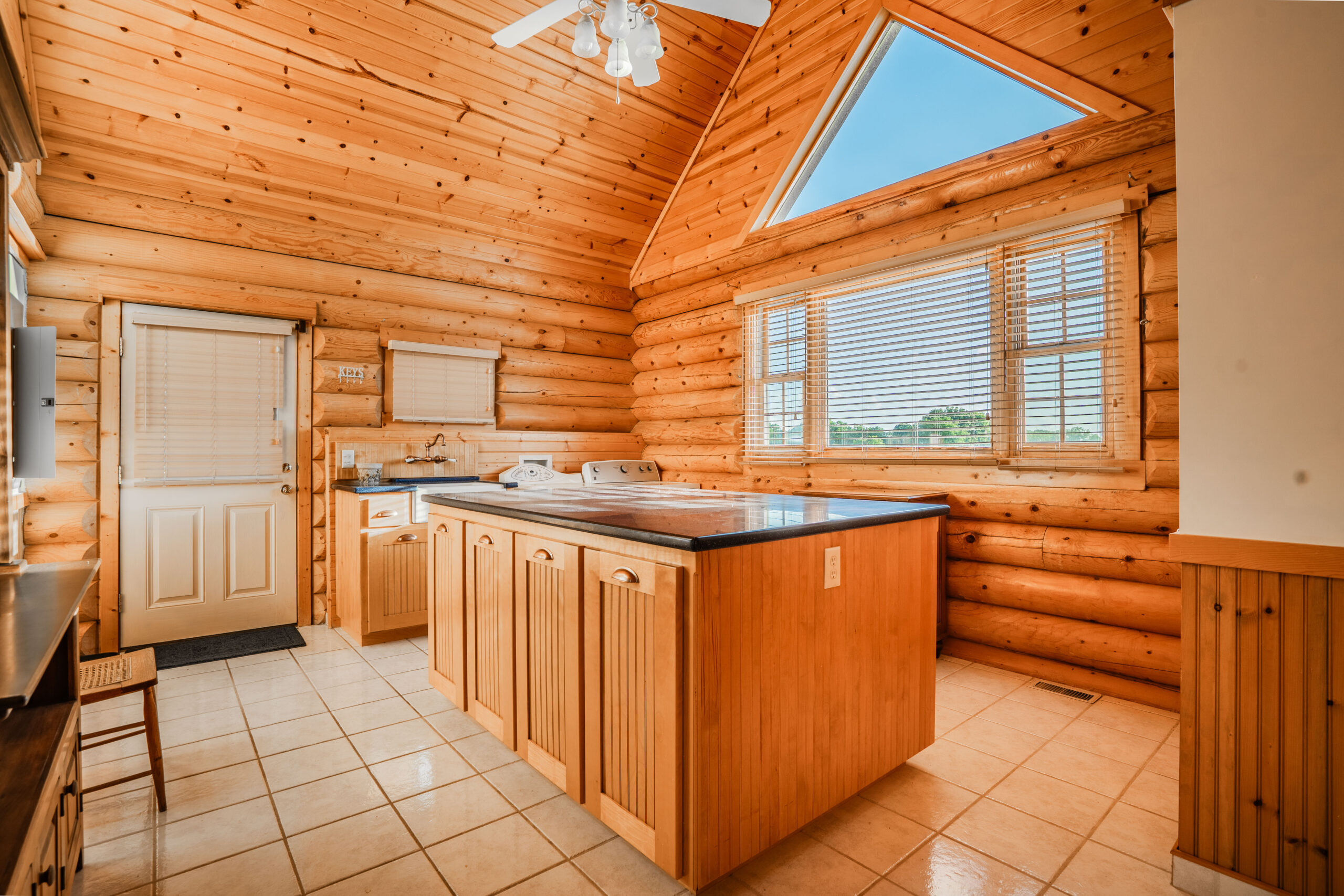 Log Cabin Paradise Near Stockton Lake