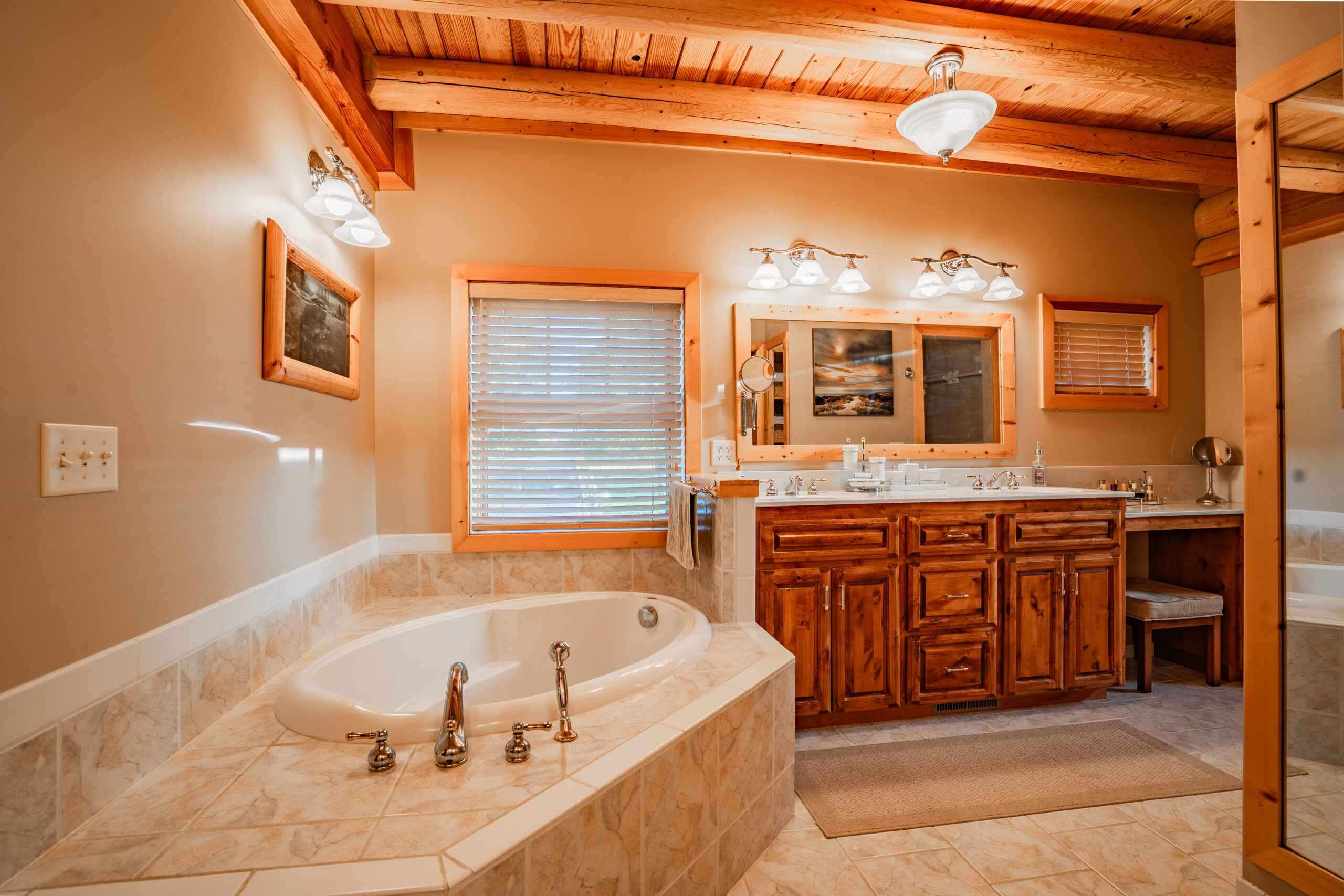 Log Cabin Paradise Near Stockton Lake