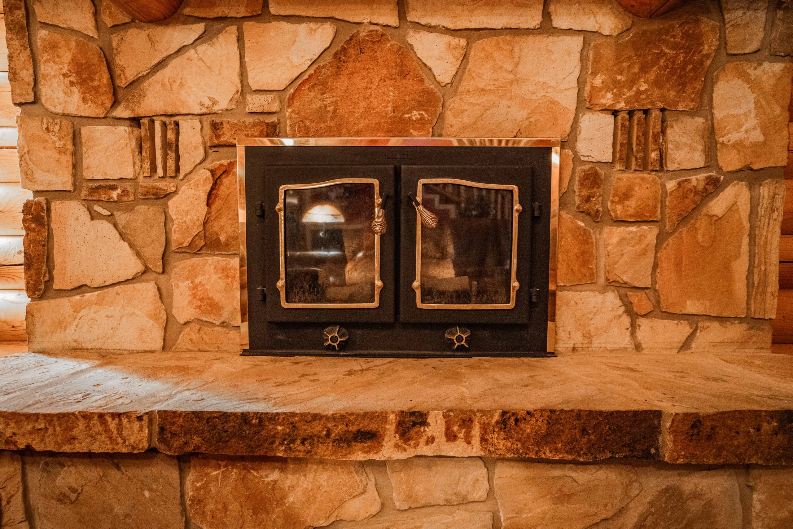 Log Cabin Paradise Near Stockton Lake