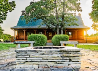 Log Cabin Paradise Near Stockton Lake