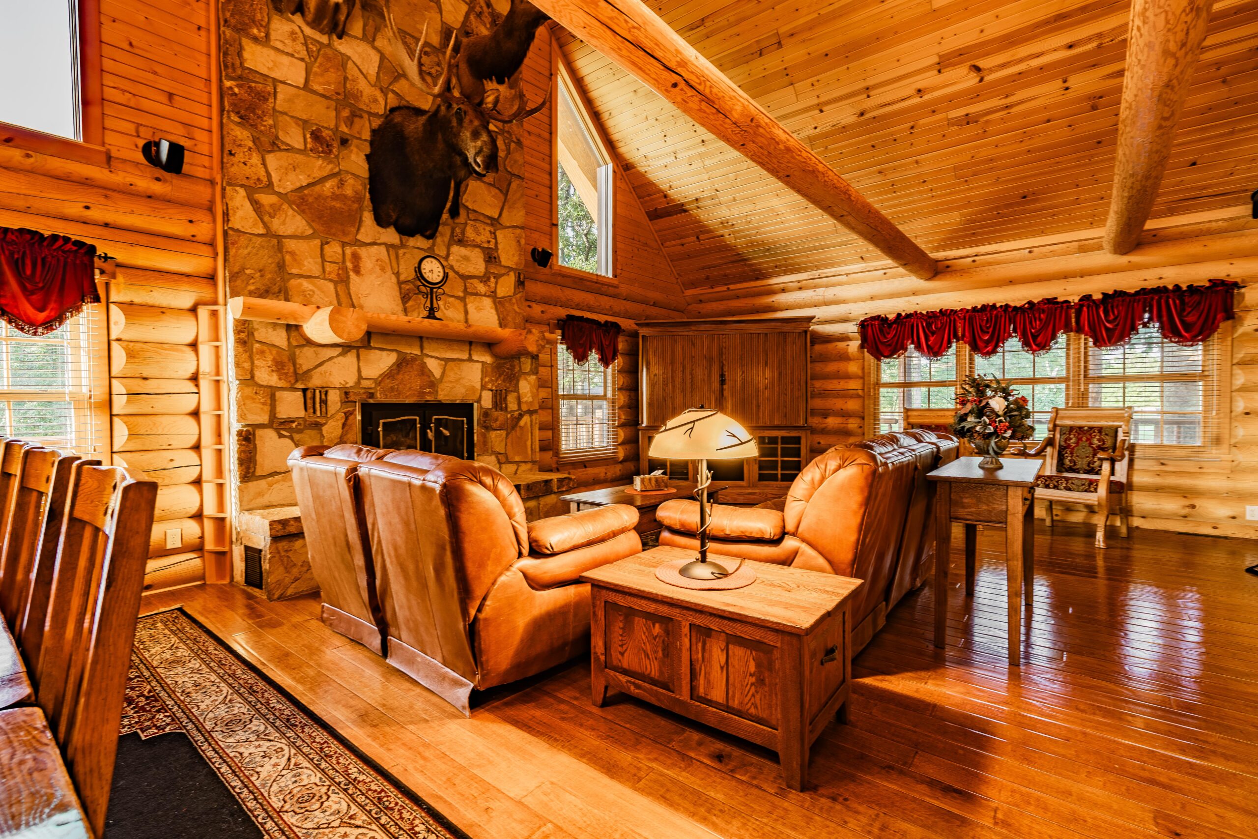 Log Cabin Paradise Near Stockton Lake