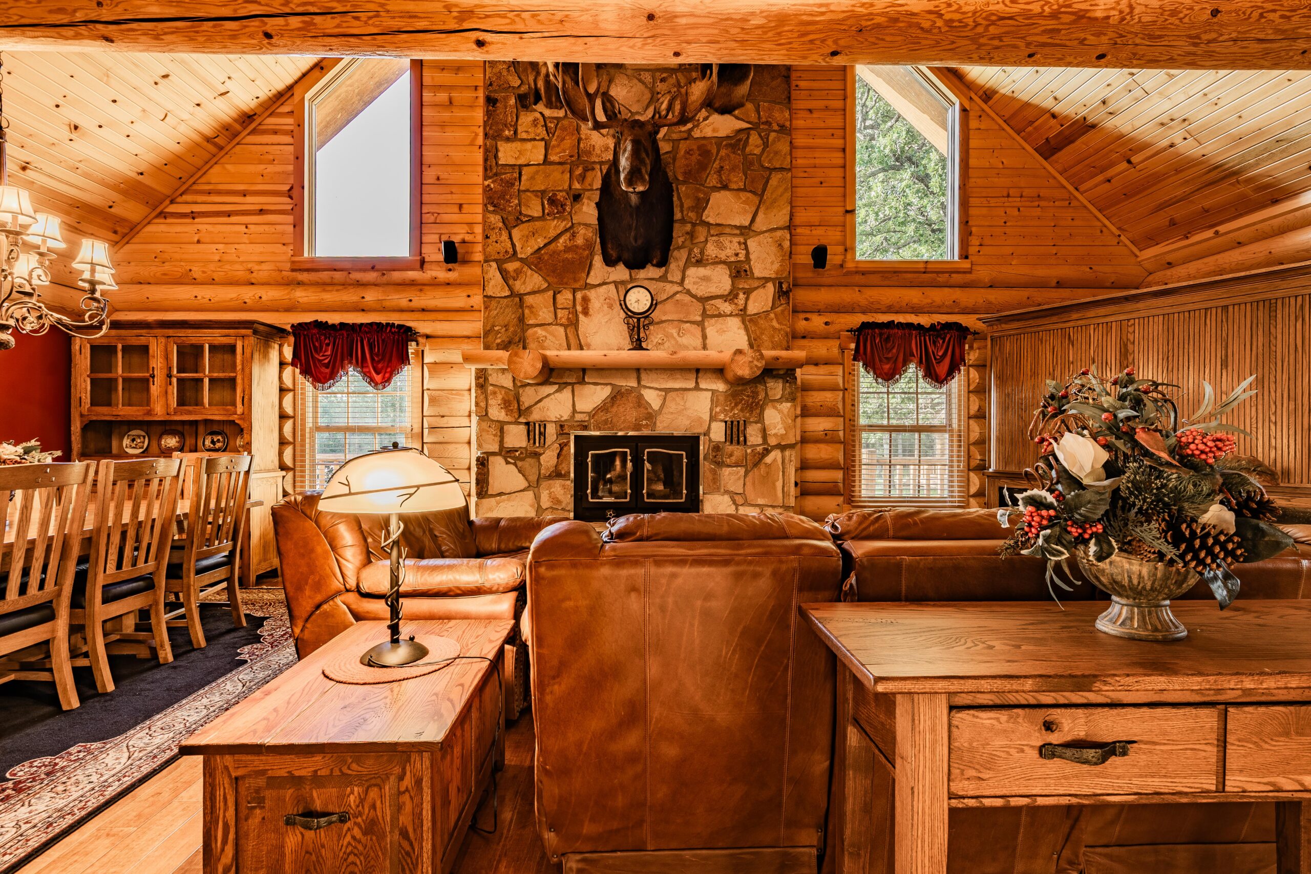Log Cabin Paradise Near Stockton Lake