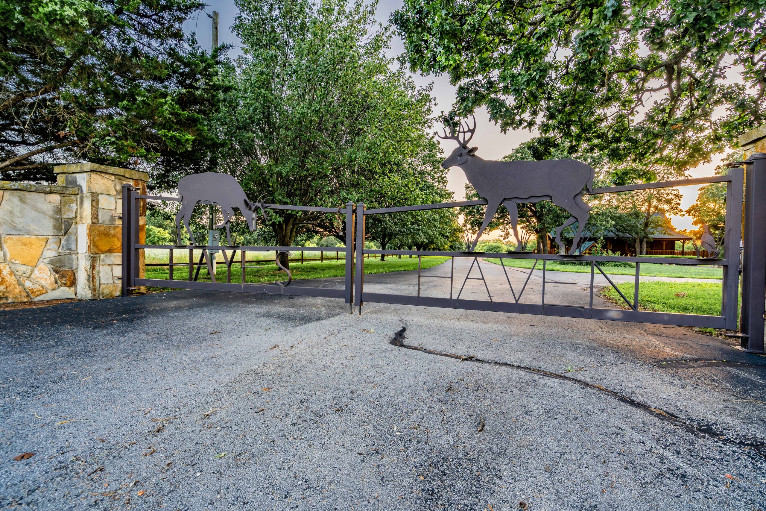 Log Cabin Paradise Near Stockton Lake
